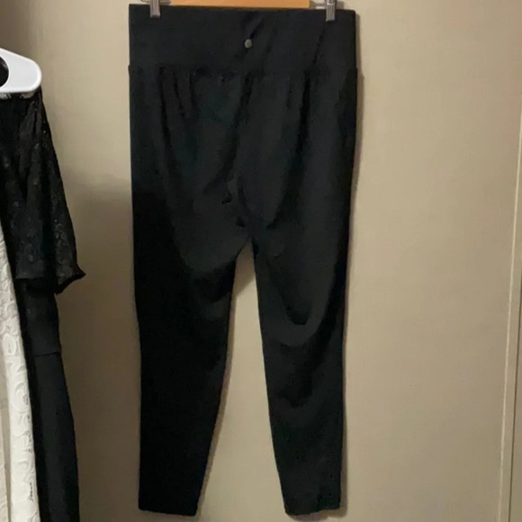 LIVI - Picture 2 of 3